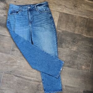 Women's Old Navy Medium Wash Blue Jeans Size 14